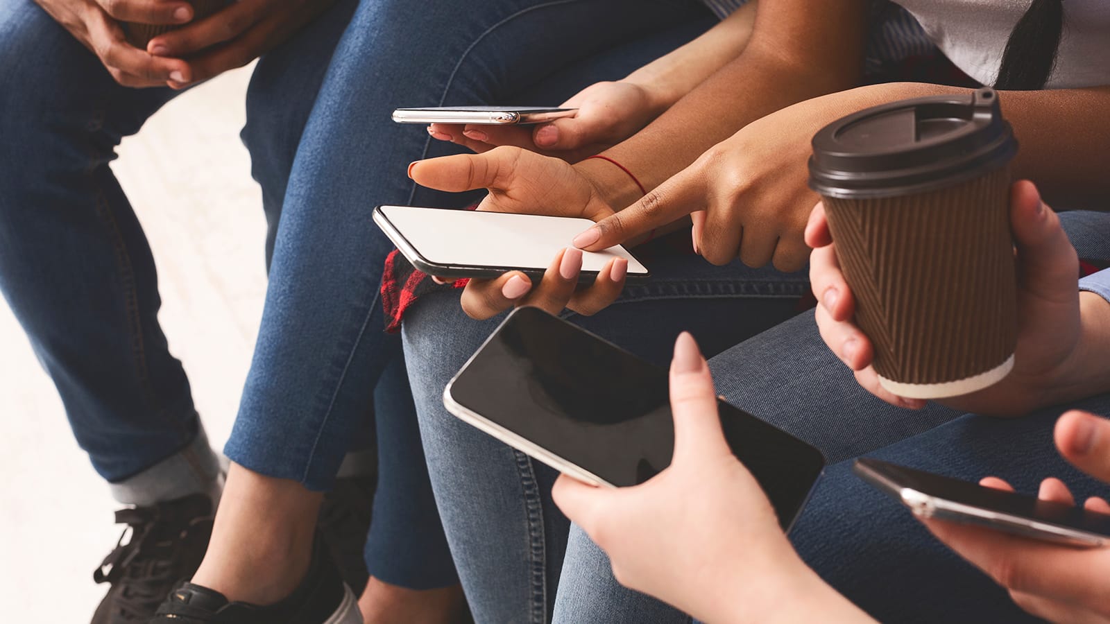Hábitos de consumo: como as gerações Y e Z interagem com conteúdos em vídeo? Habitos de consumo como as geracoes Y e Z interagem com conteudos em video 2 - Hábitos de consumo: como as gerações Y e Z interagem com conteúdos em vídeo?