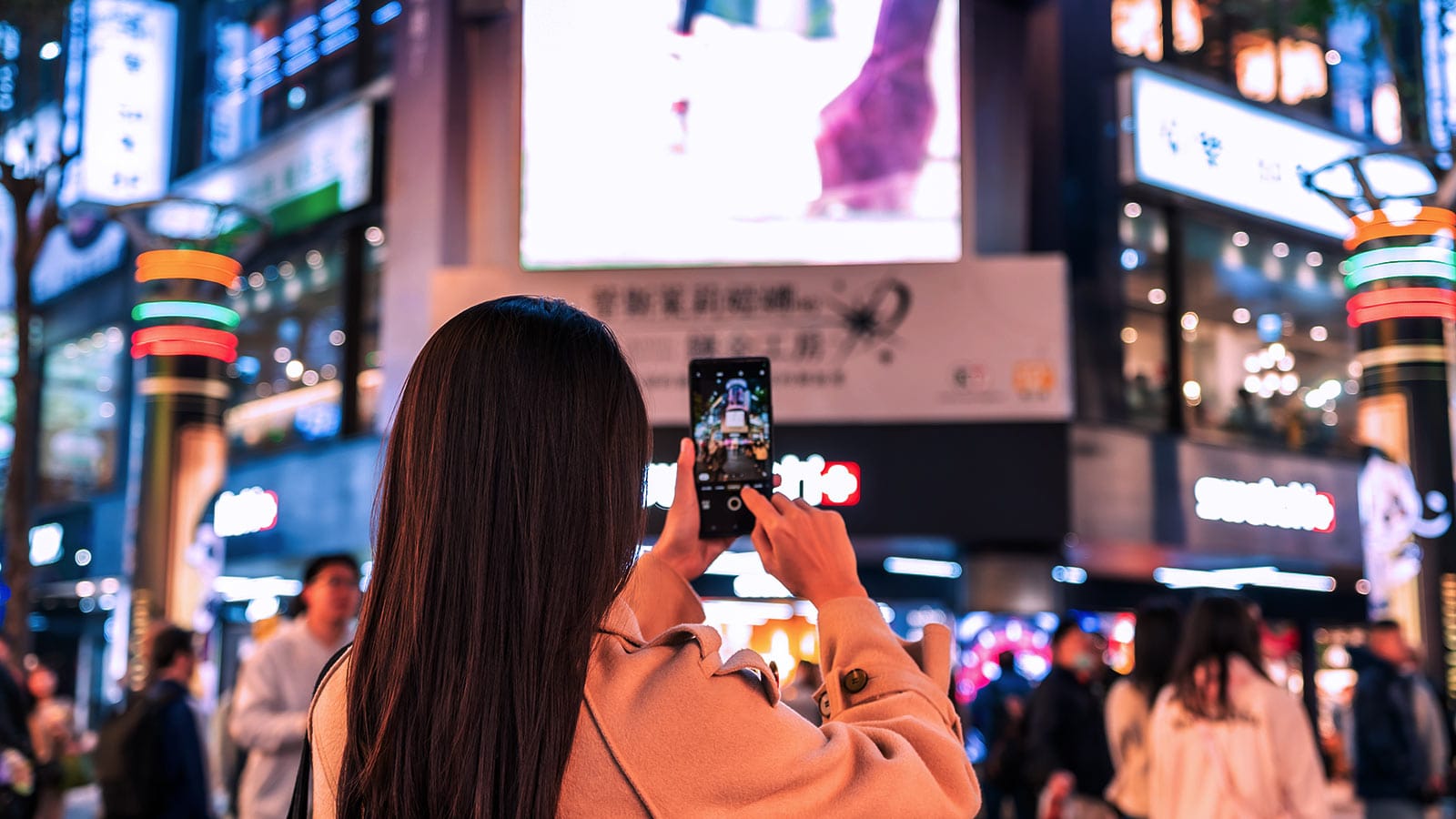 Mídia OOH e DOOH: Como Usar Para Impactar Seu Público