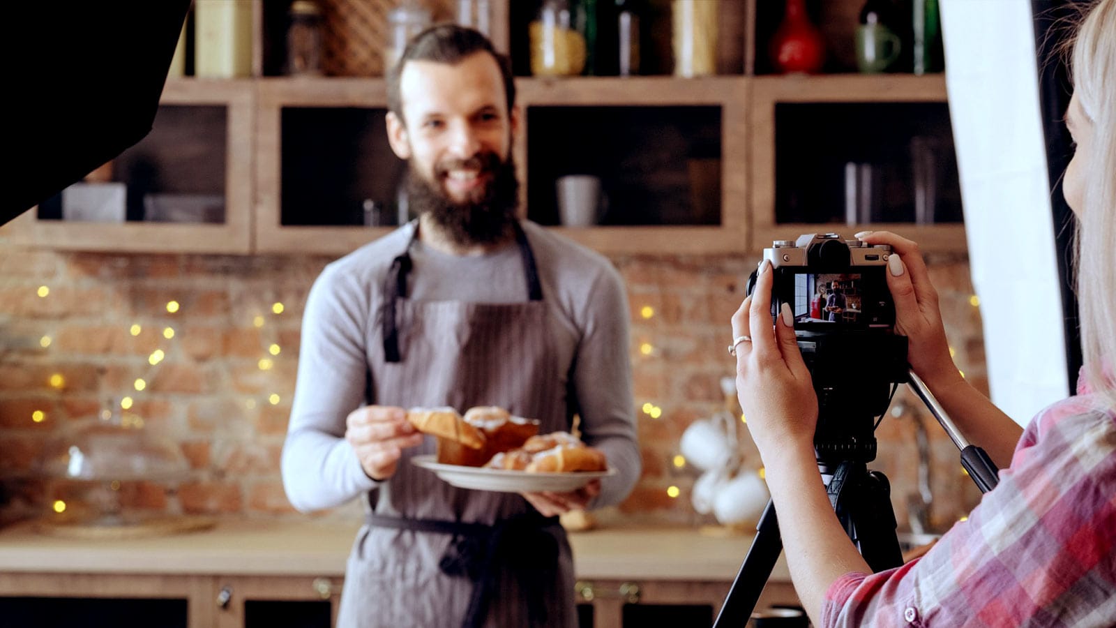 5 ideias de conteúdo em vídeo para inspirar o marketing da sua empresa ideias de producao de conteudo 1a dumela - 5 ideias de conteúdo em vídeo para inspirar o marketing da sua empresa